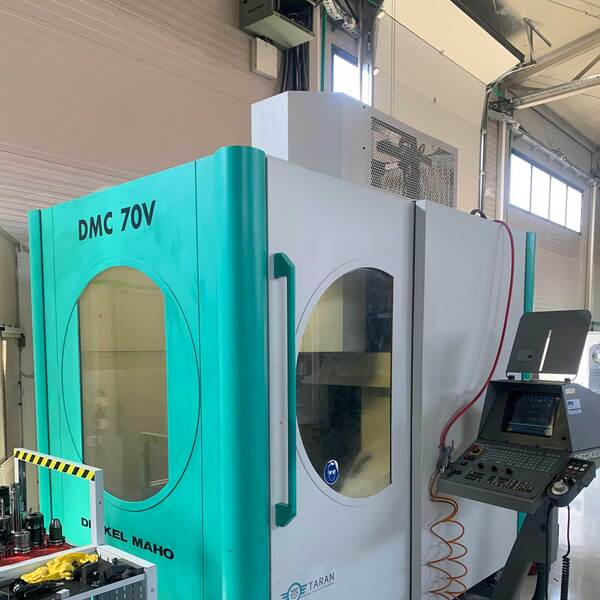 Troosna CNC glodalica DECKEL MAHO DMC 70V
Radna zapremina:
X = 700 mm, Y = 550 mm, Z = 500 mm

Obrada:
Čelik, Obojeni metali, Plastika